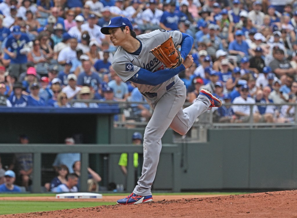 Los Angeles Dodgers pitcher Shohei Ohtani pitching.