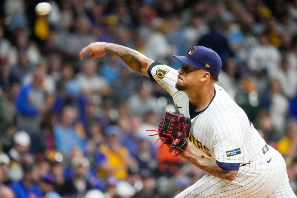 Milwaukee Brewers pitcher Frankie Montas pitching.