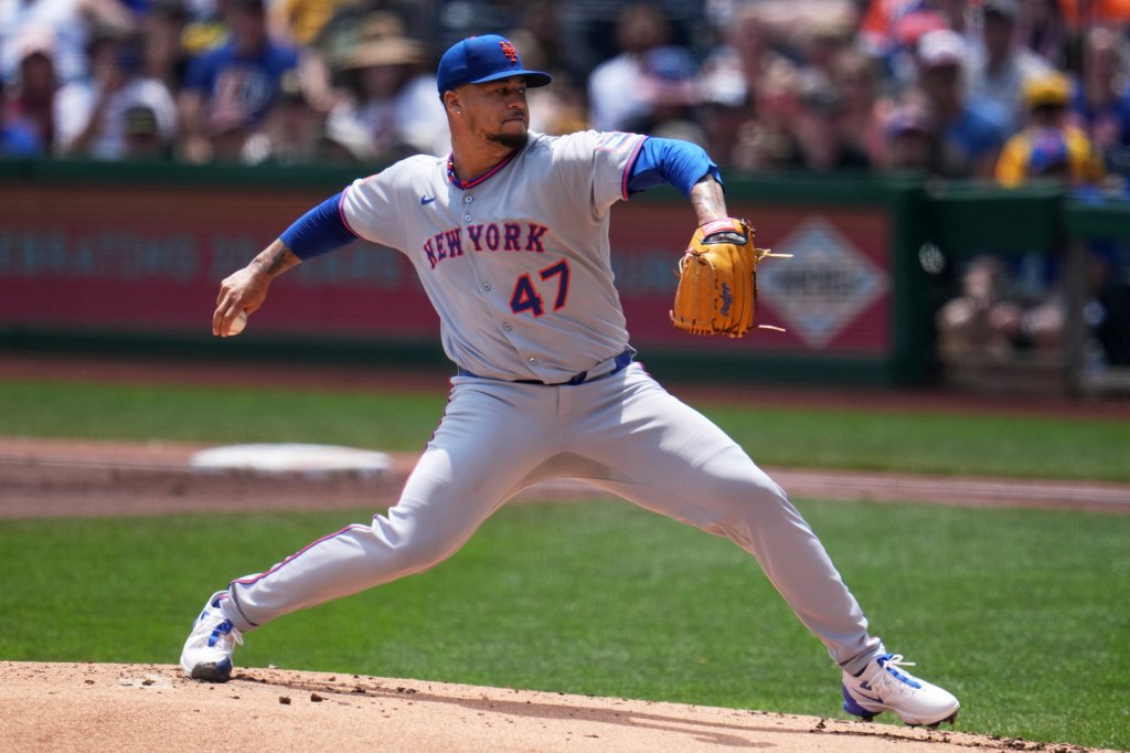 Frankie Montas pitches during the Mets-Pirates game on June 29, 2025. 