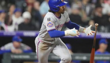 Mets' Francisco Lindor steals two bases with broken toe