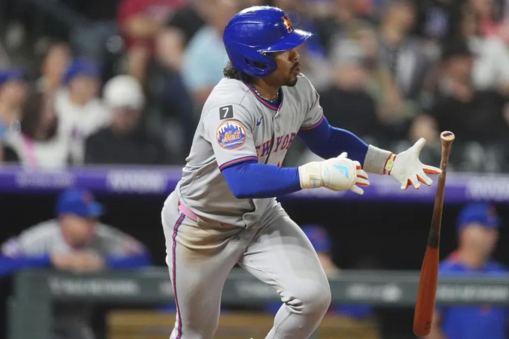 Mets' Francisco Lindor steals two bases with broken toe