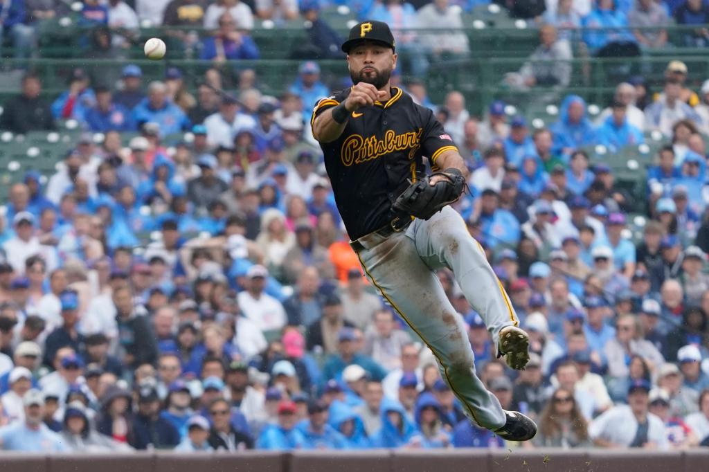 Yankees could reunite with infielder as MLB trade deadline names emerge