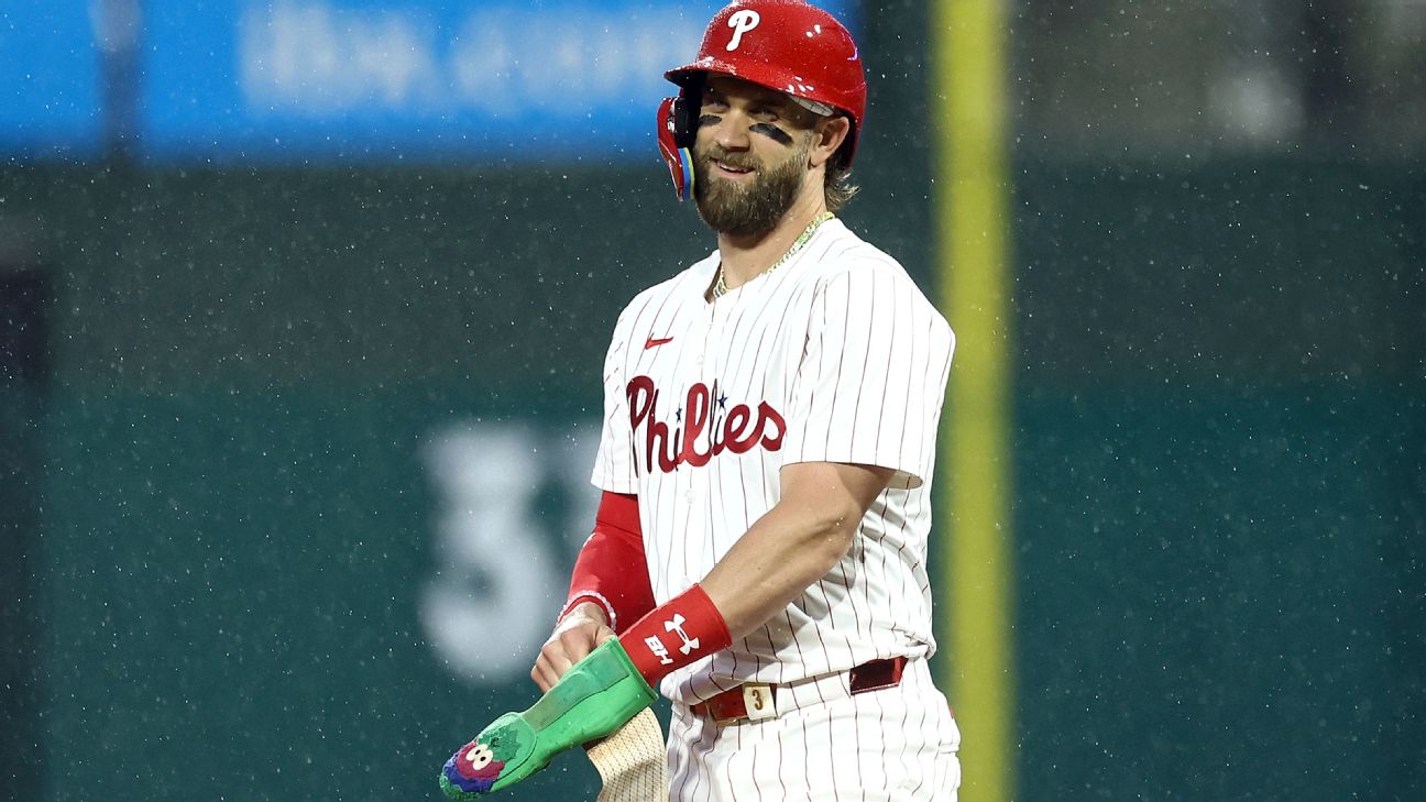 Phillies' Bryce Harper faces live pitching as return nears