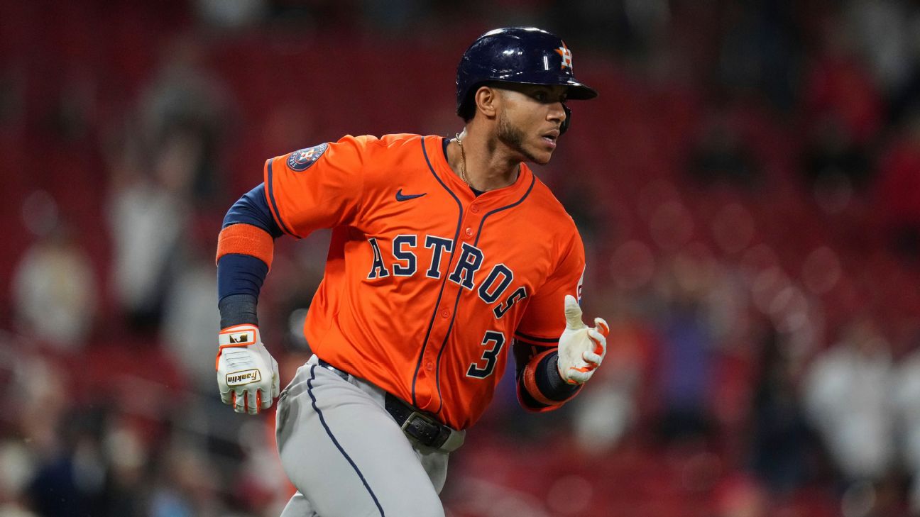 Astros' Jeremy Pena hit by pitch, leaves with sore left ribs