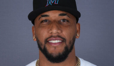 Marlins To Select Robinson Piña