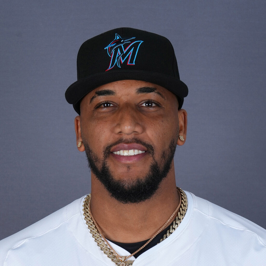 Marlins To Select Robinson Piña