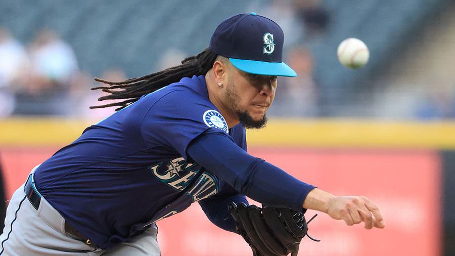 Seattle Mariners Luis Castillo...