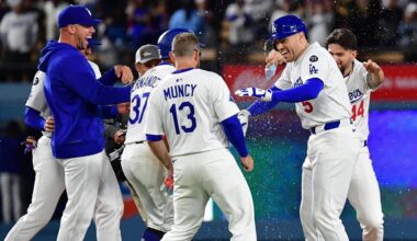 Muncy's 2 homers and Freeman's RBI double lift Dodgers over Mets 6-5 in 10 innings