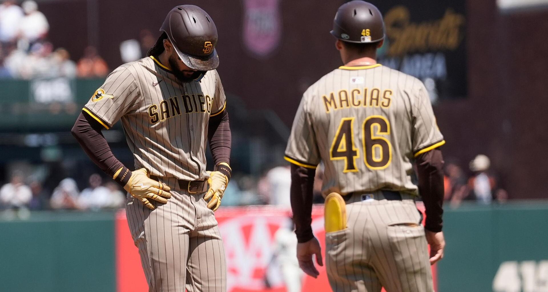 Ray strikes out 9 and becomes NL's first 8-game winner as Giants beat Padres 3-2