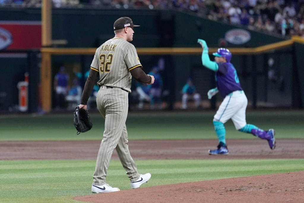 Padres offense remains stuck in loss to Diamondbacks