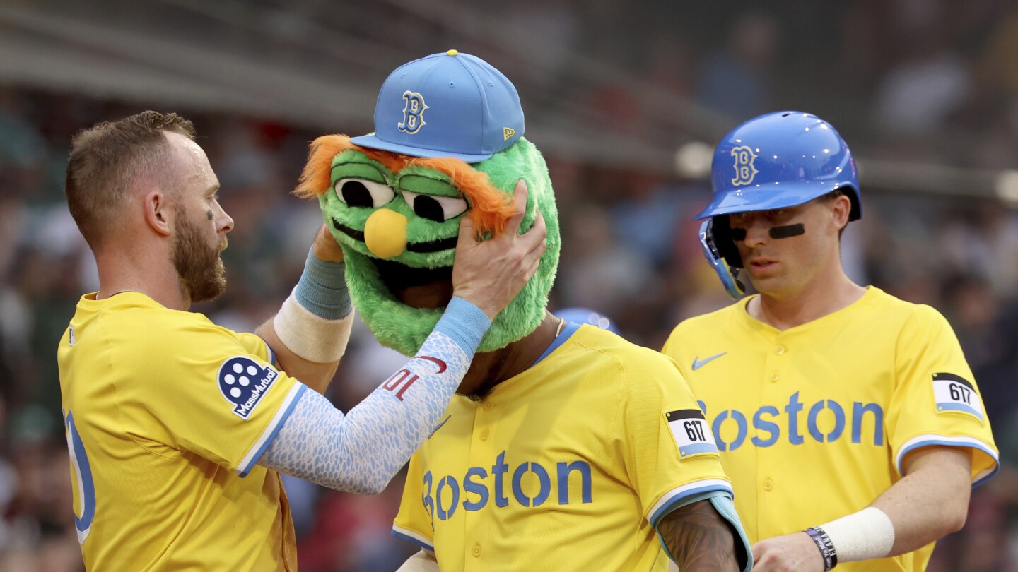 Wilyer Abreu hits 3-run HR to start Boston's 15-1 blowout over Toronto