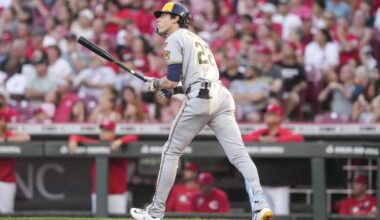 Christian Yelich's homer powers Brewers to 8th straight win, beating Reds 3-2