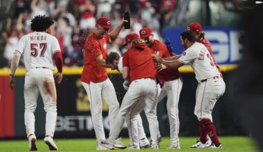 Lux's walkoff single in 2-run 11th gives Reds 5-4 win over Yankees