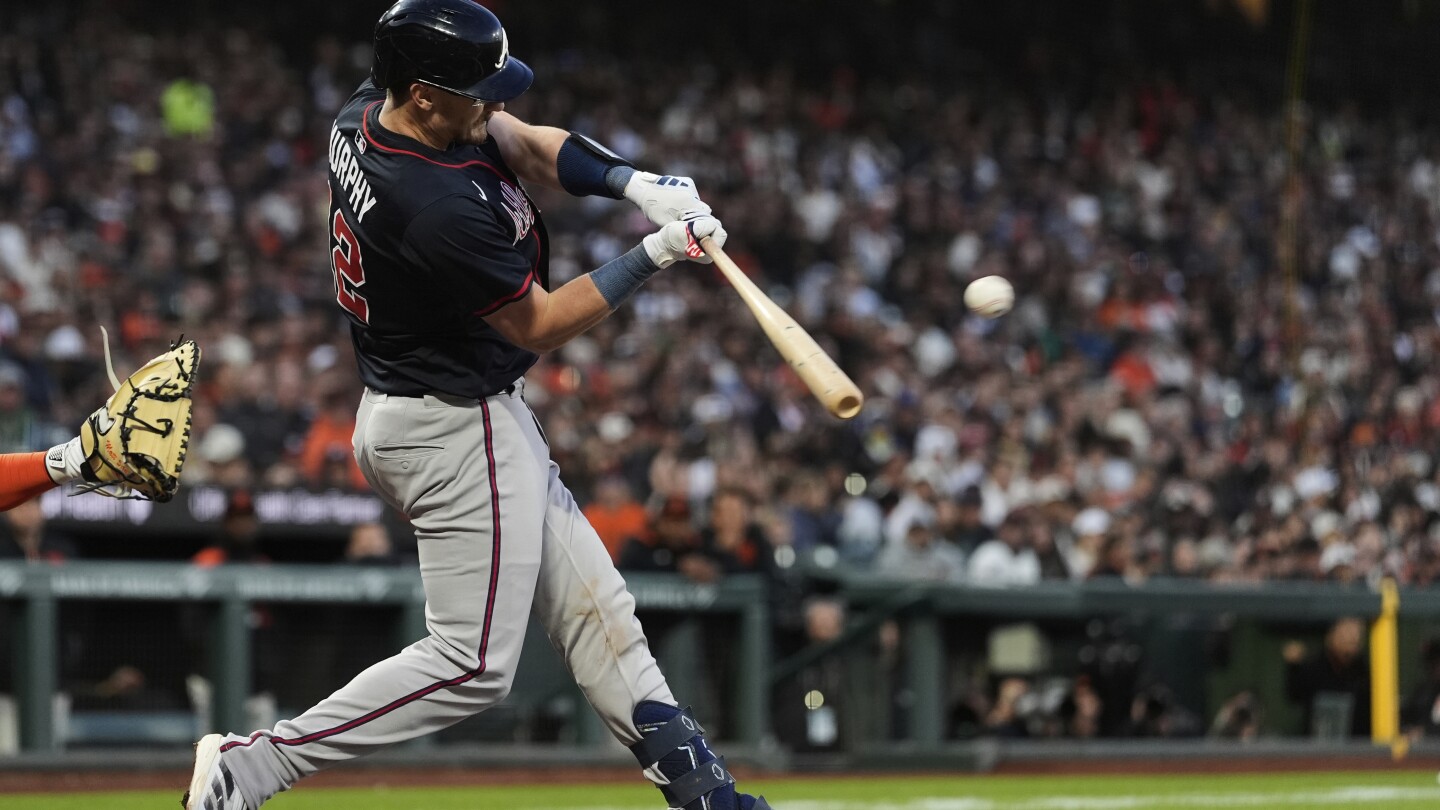 A ball thrown from the stands causes moment of confusion in Braves-Giants game