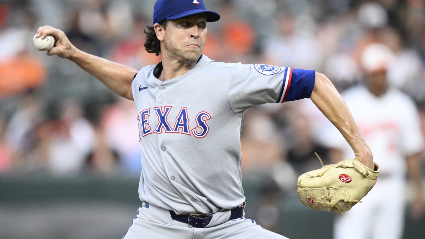 Jacob deGrom loses no-hit bid in 8th, leads Rangers over Orioles 7-0