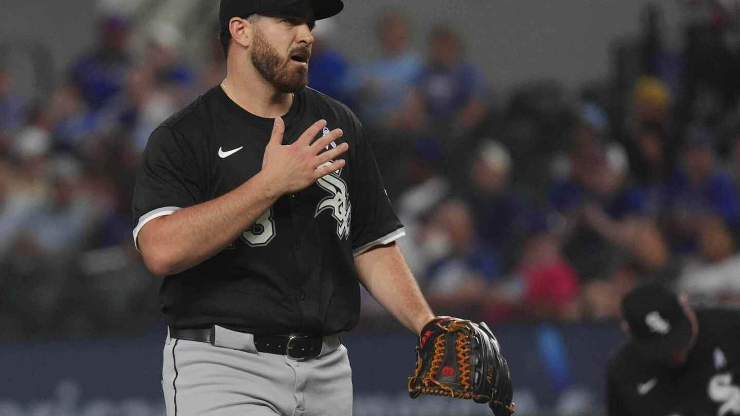Aaron Civale gets a little wild in White Sox debut after trade from Brewers