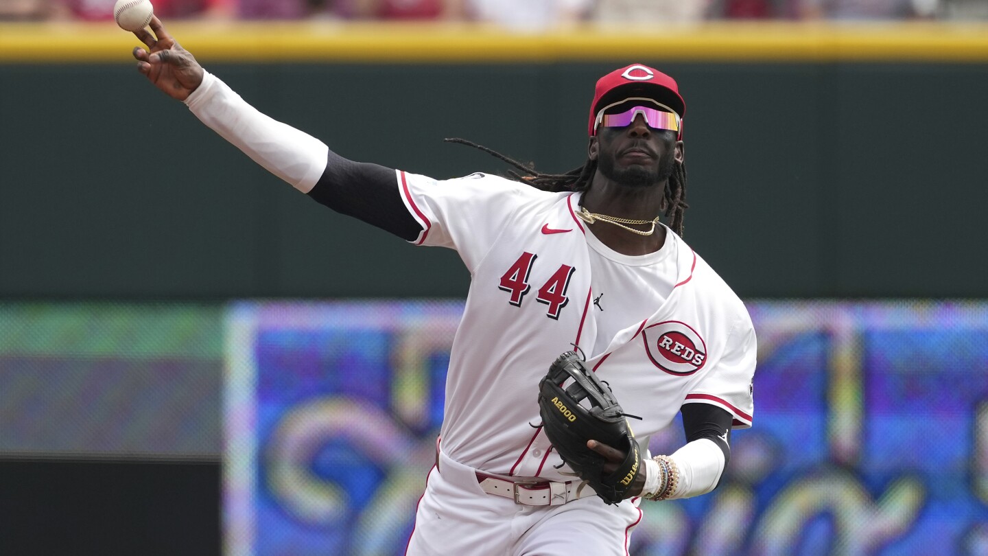De La Cruz out of Reds' lineup against Arizona after flight from Dominican Republic canceled