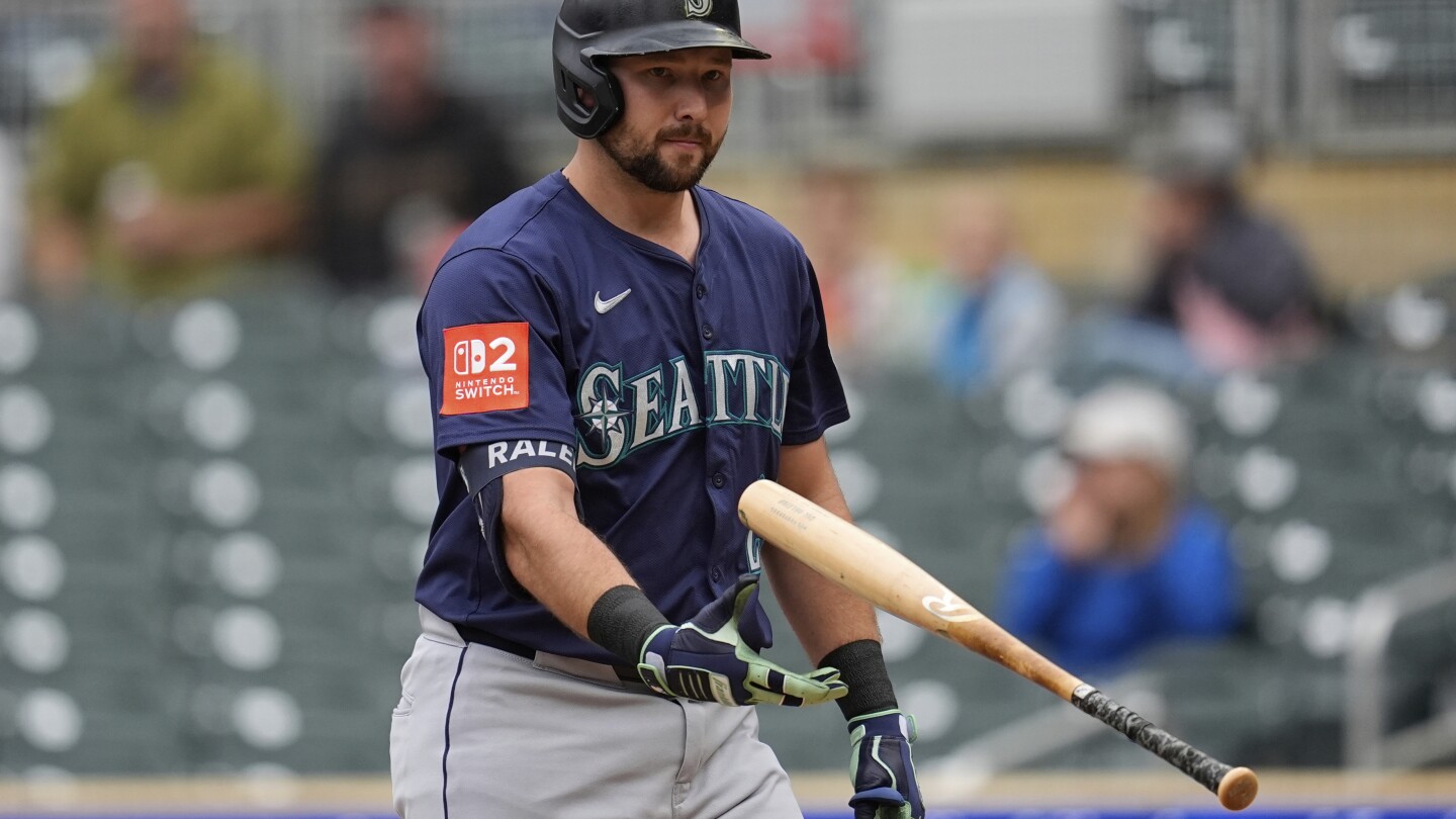 Mariners' Garver leaves game after foul ball off mask, forcing Raleigh to catch and forfeit DH