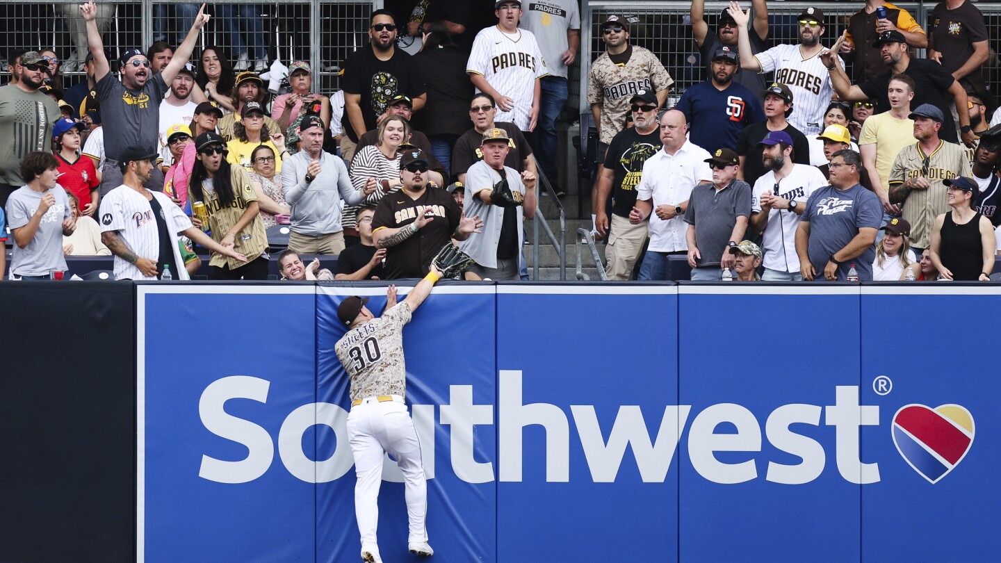 Padres left fielder Gavin Sheets leaves game after colliding face-first with padded wall