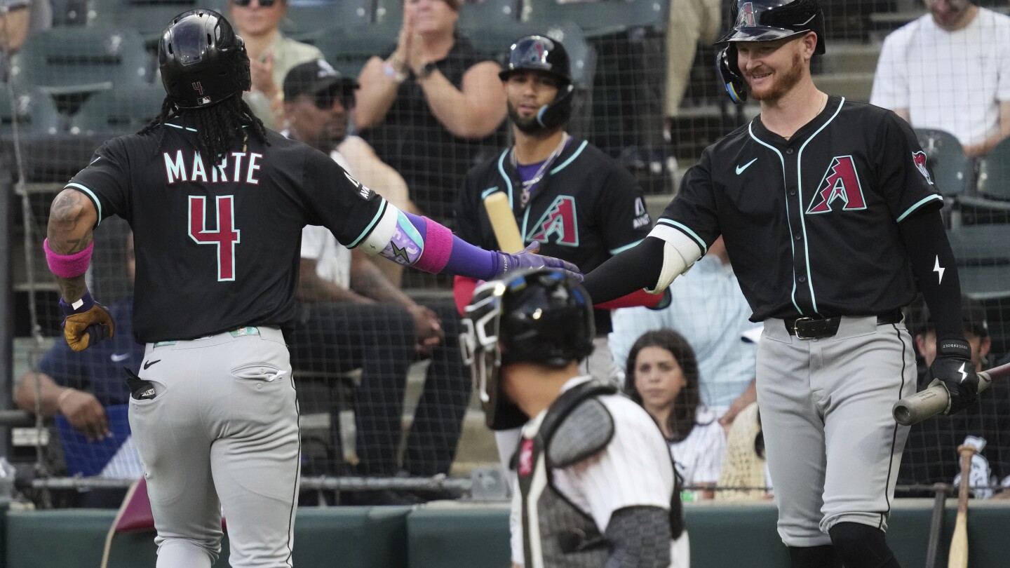 Diamondbacks' Ketel Marte in tears after fan yells comment about late mother