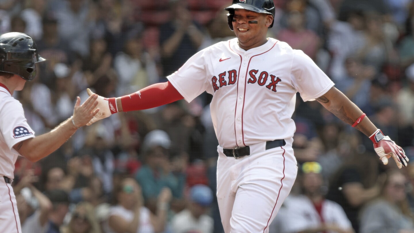 Rafael Devers tells Red Sox he won't move to 1B, tells front office to 'do their jobs' finding one