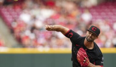 Reds' Martinez takes no-hit bid into 9th, Steer hits 3 homers in 8-1 win over Padres