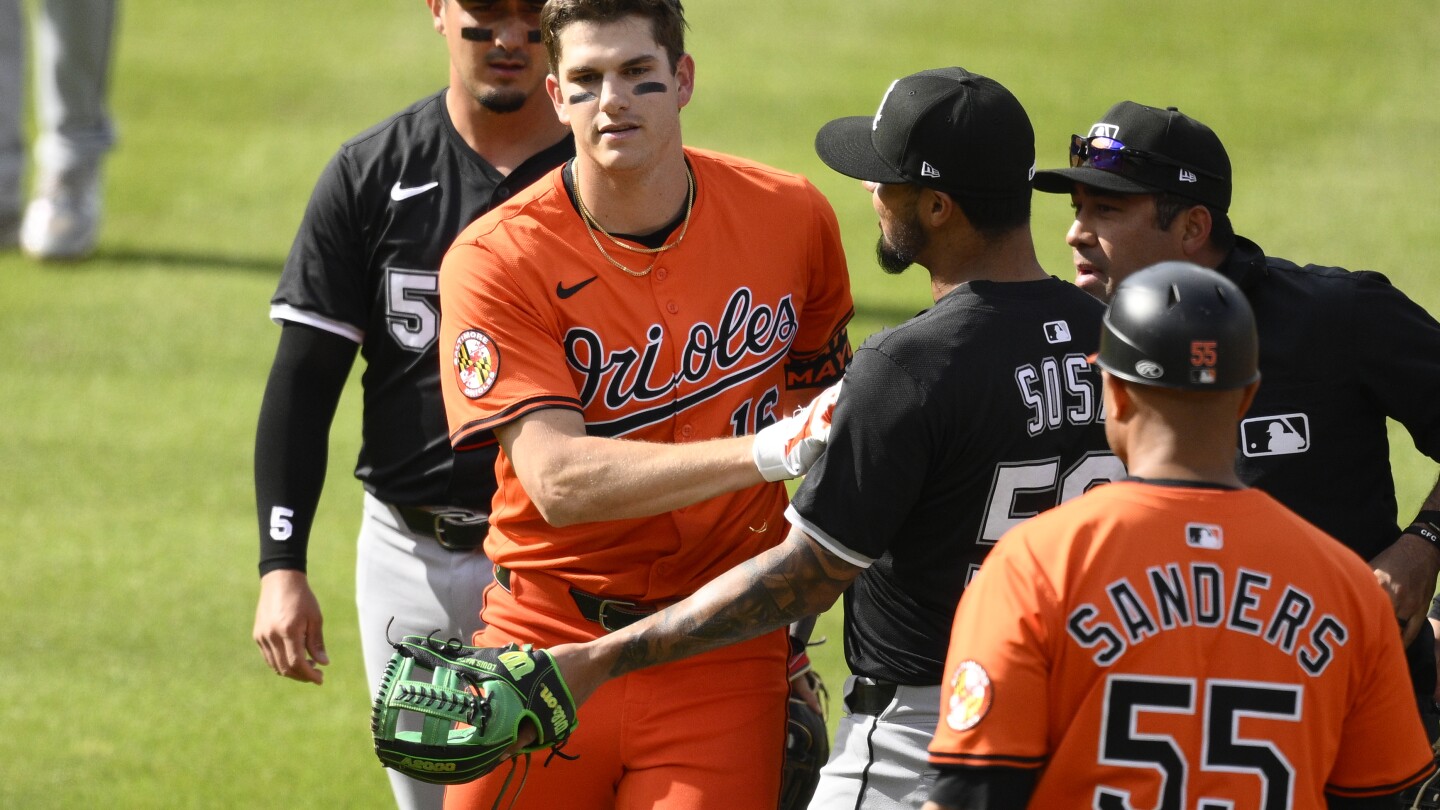 Coby Mayo's first big league RBI leads to benches clearing