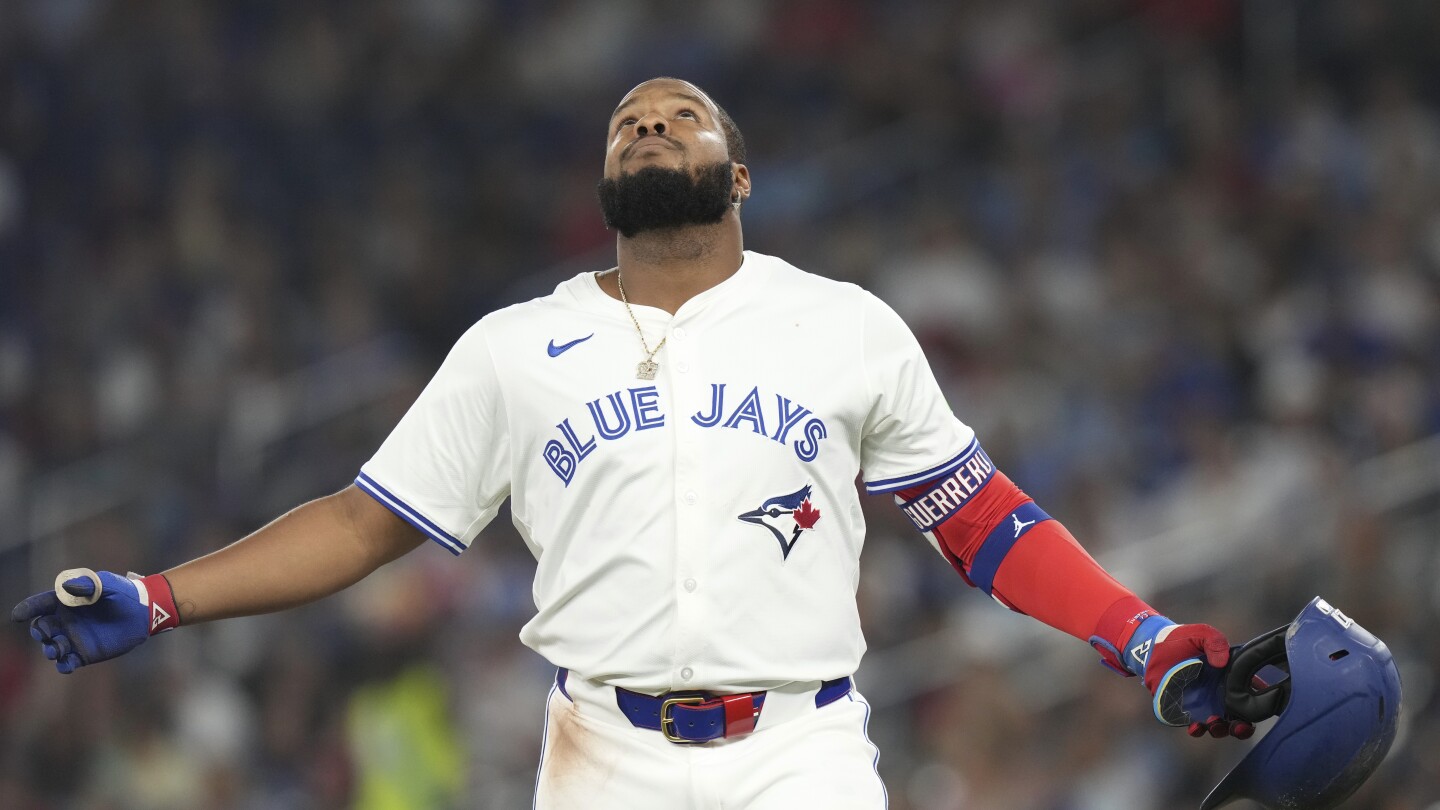 Alejandro Kirk has winning hit in ninth inning as Blue Jays beat Phillies 2-1