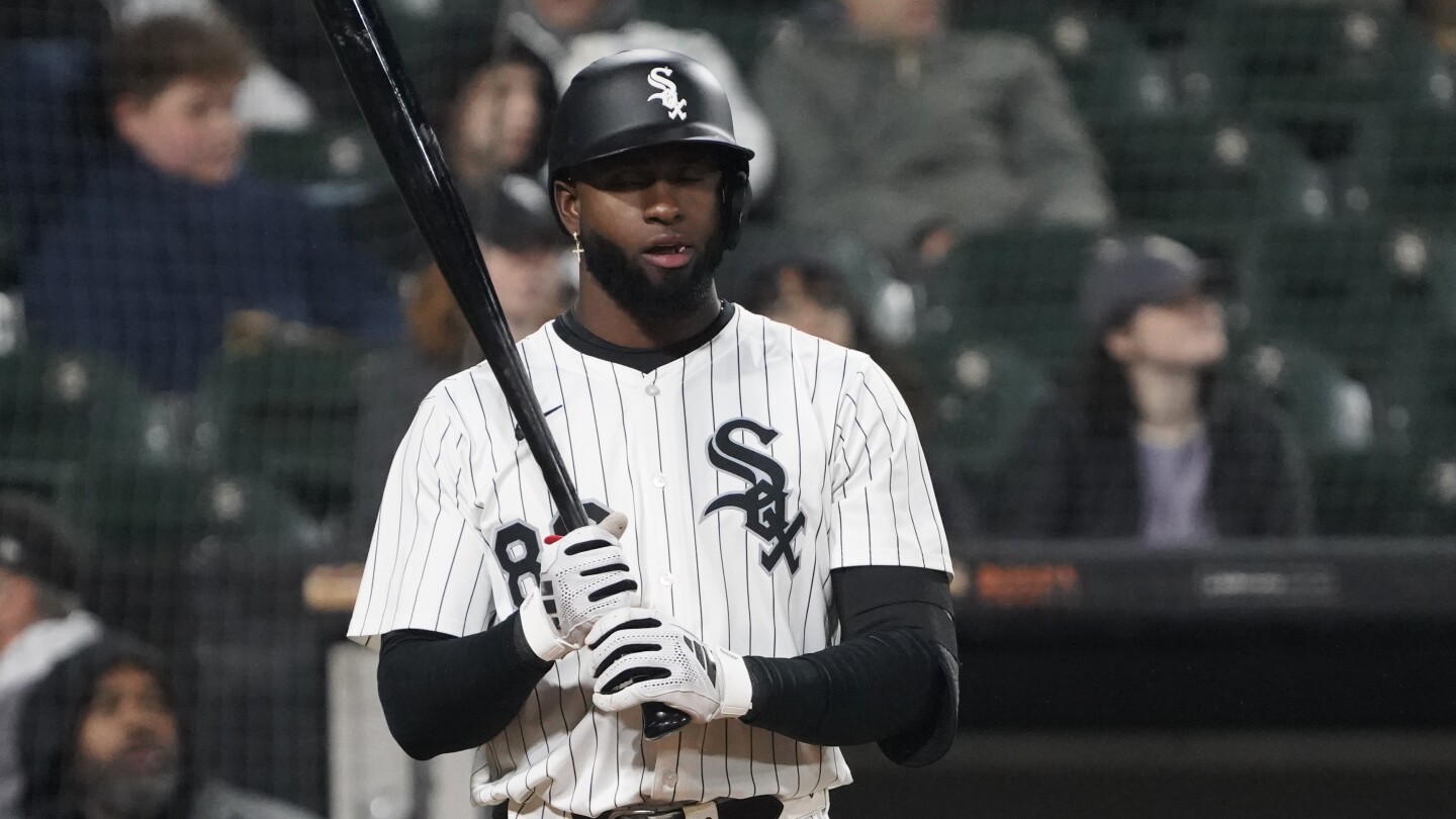 White Sox give Robert more room to work on his adjustments at the plate