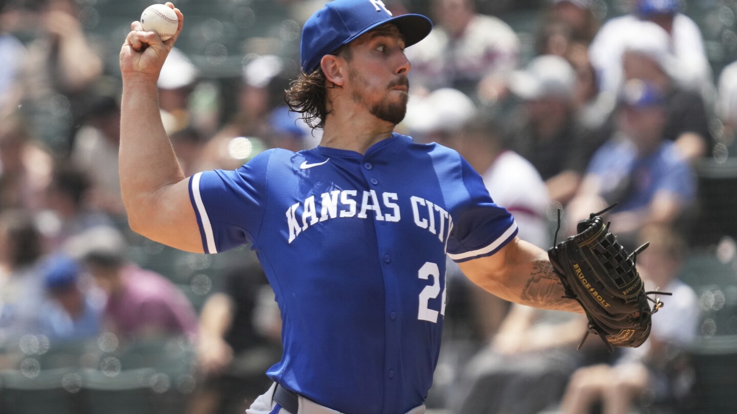 Jonathan India hits a tiebreaking double as the Royals beat the White Sox 7-5