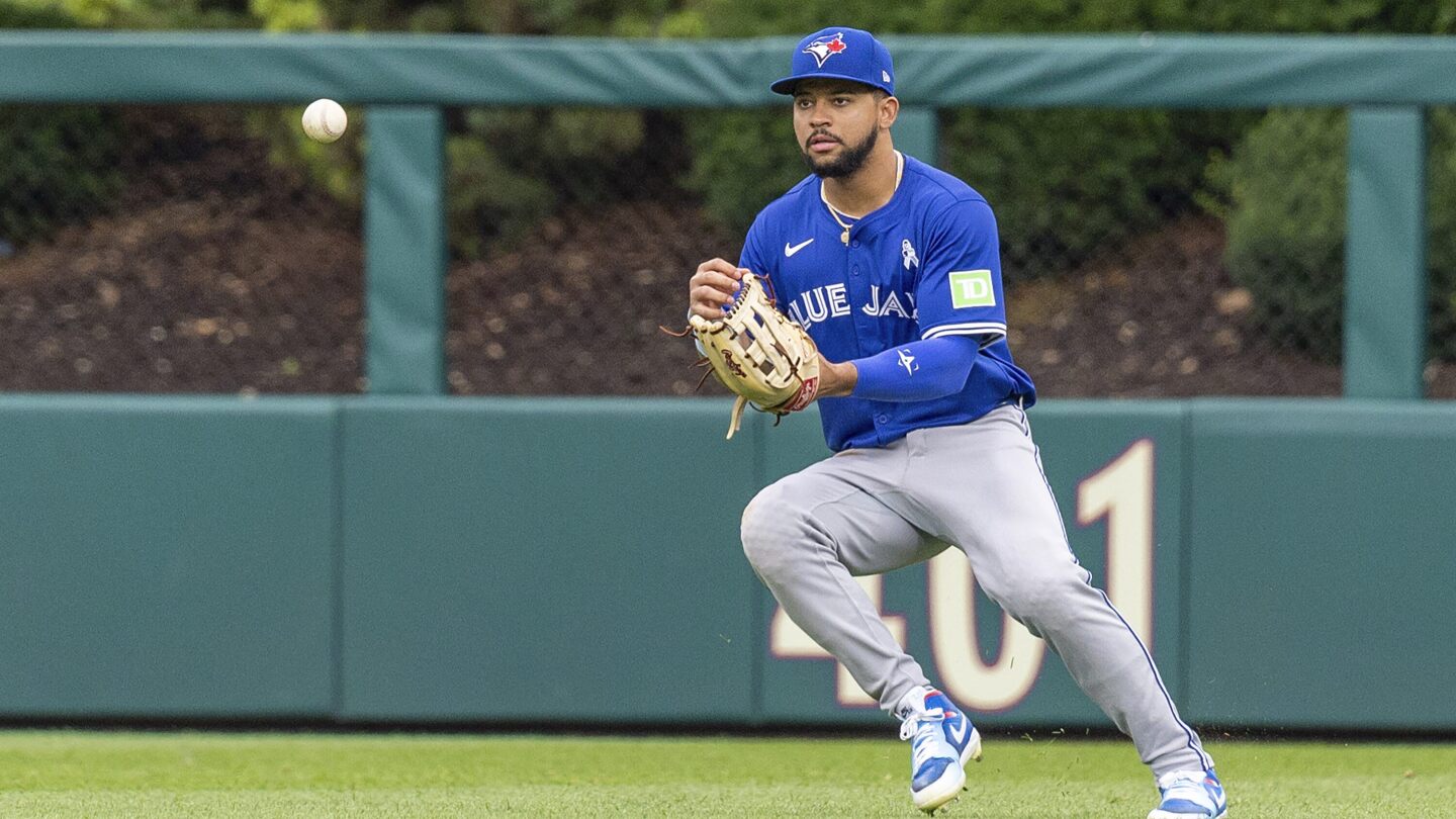 Blue Jays lose center fielders Clase and Straw to injury in consecutive innings against Arizona