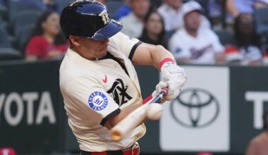 Rangers' slumbering bats come alive in 11-1 victory over Cardinals