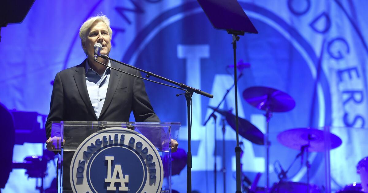 Dave Roberts confident Mark Walter will make Lakers winners