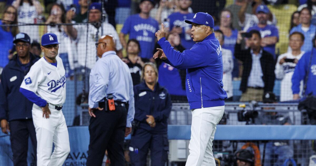 Benches clear and Dave Roberts is ejected in Dodgers' loss to Padres