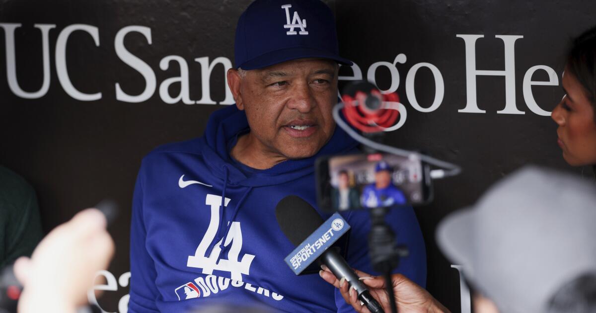Commentary: Dodgers manager Dave Roberts is always the calm center during the storm