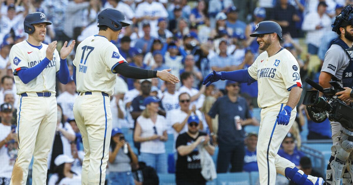 Dodgers finish with 18 runs and 21 hits in blowout win over Yankees