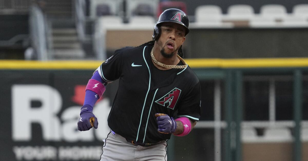 Ketel Marte in tears after being heckled about late mother