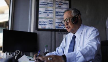 While Dodgers wait to speak, Jaime Jarrín offers immigrants support