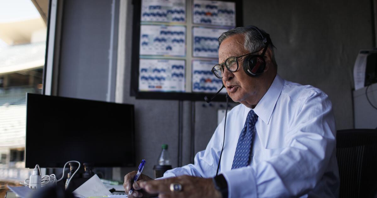 While Dodgers wait to speak, Jaime Jarrín offers immigrants support