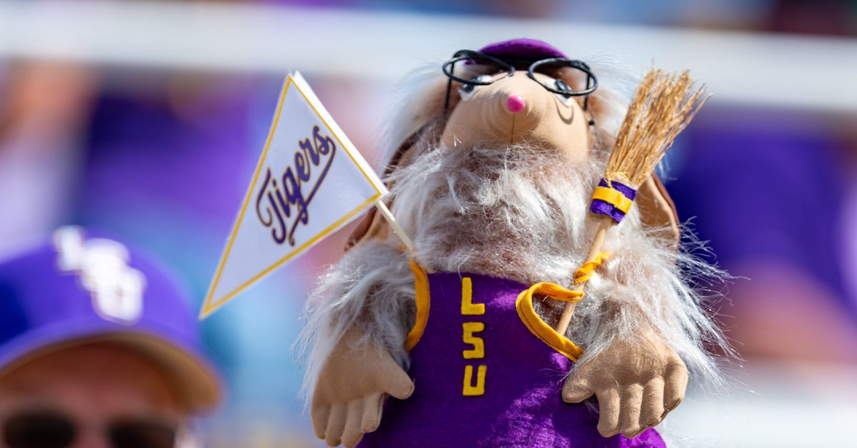 Playin’ Dirty: Arkansas Baseball - And The Valley Shook