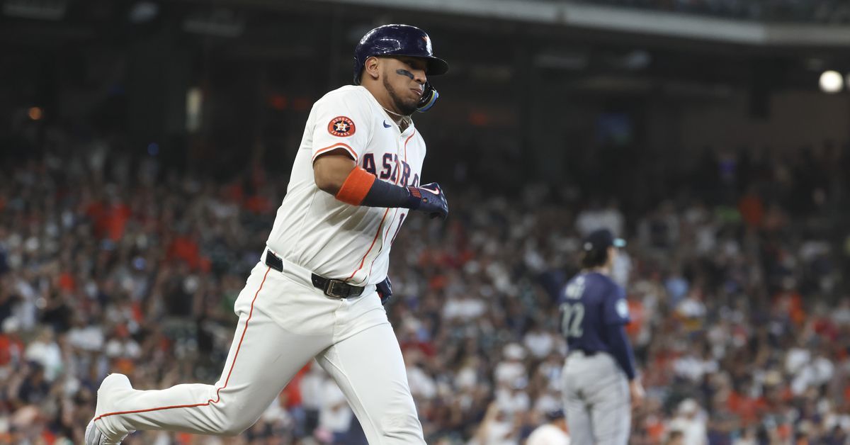 Mariners and Astros are tied for the division lead at the start of May