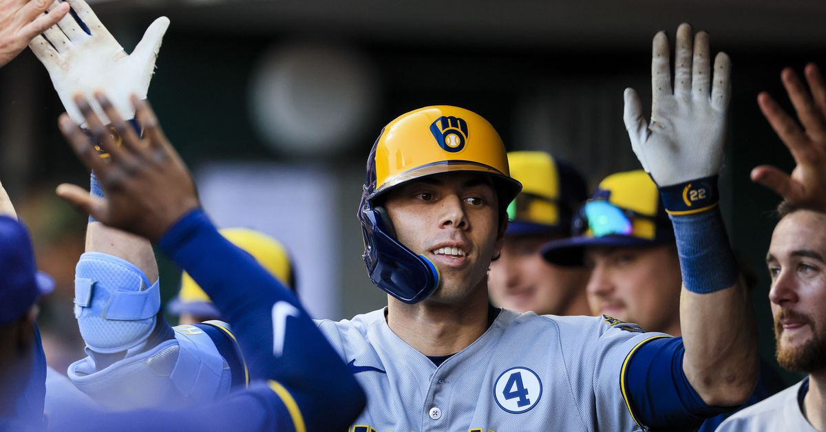 Brewers battle for their eighth-straight win, defeat Reds 3-2