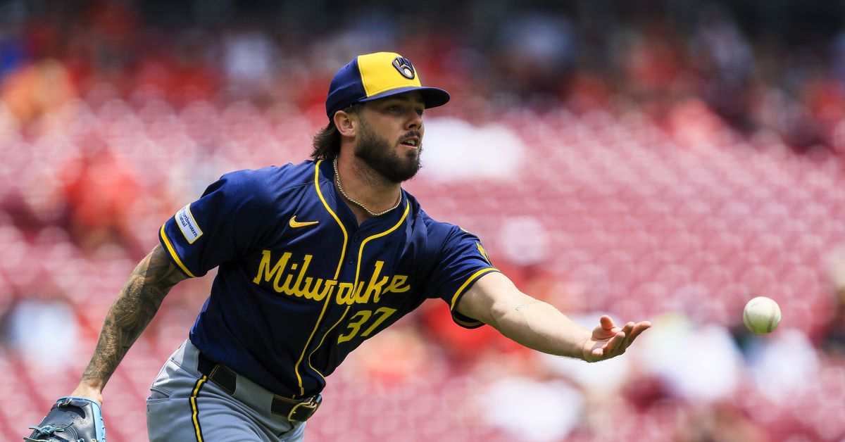 Brewers bats come alive in 9-1 series-clinching victory over Reds