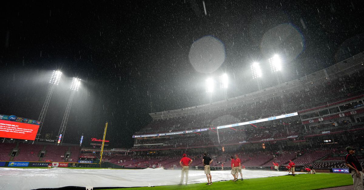 Diamondbacks 3, Reds 4: Game Suspended. Winning Streak Ended.
