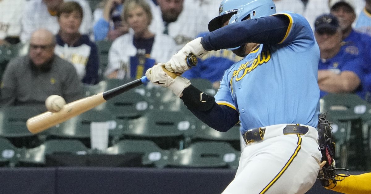 Durbin walk-off homer sends Brewers fans home happy