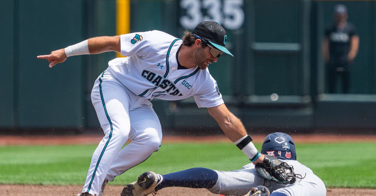 College World Series: Arizona Wildcats baseball drops opener to Coastal Carolina, falling into loser’s bracket