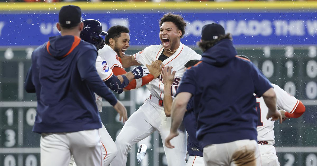 Yankees Rivals: Astros rookie Cam Smith walks off the Twins