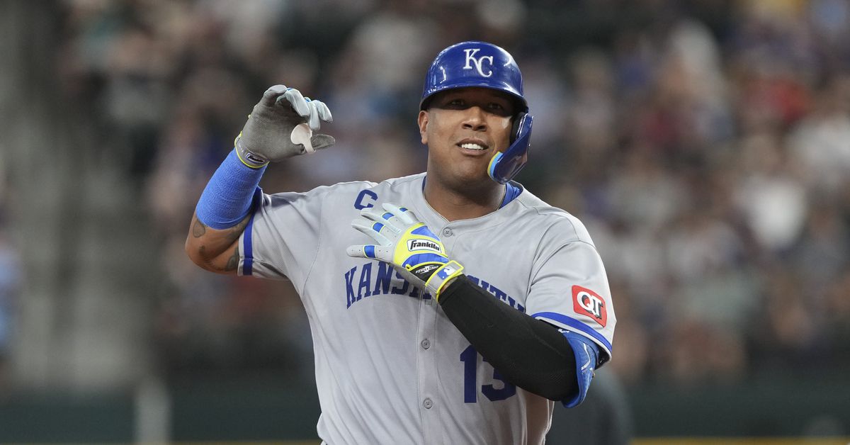 Salvador Perez, Bobby Witt Jr. hit home runs in 6-1 win to break losing streak