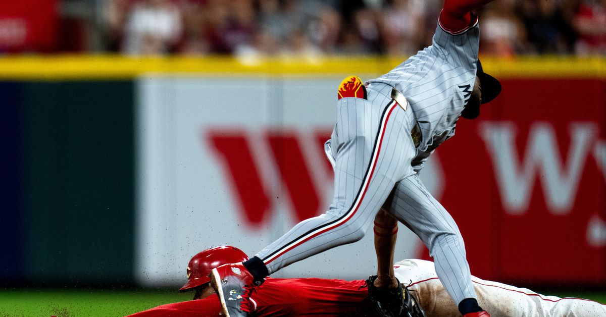 Cincinnati Reds 4, Minnesota Twins 2 (6 inn.): Rain of terror