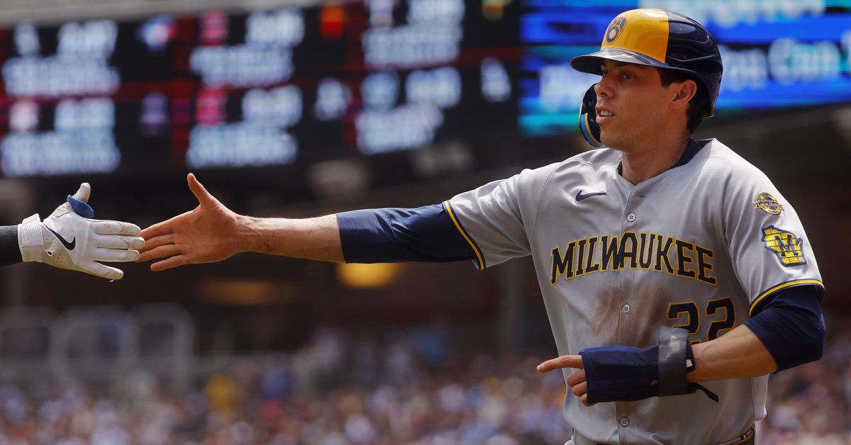 Brewers dominate Twins in 9-0 victory